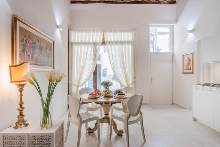 Room 4, Casa Smart in Lucca With 1 Bedrooms and 2 Bathrooms, Lucca