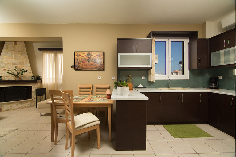 Others 3, Home Suites, Crete