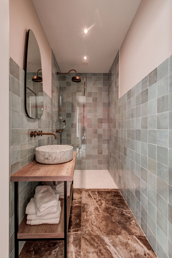 Bathroom 4, Talbot & Bons Aparthotel