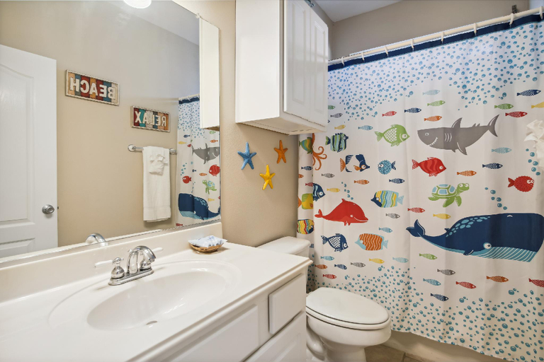 Bathroom 3, Joys Paradise, Galveston