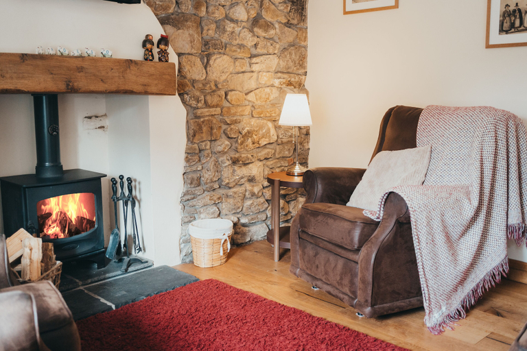 Others 4, Cottage - Sleeps 4 - Garden - Parking, Carmarthenshire