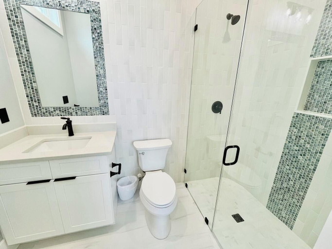 Bathroom 4, Laurel Street 3, Sussex