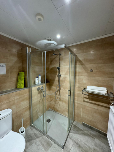 Bathroom 2, Hostal Restaurant Casa Comaulis, Girona