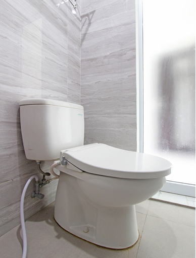Bathroom 4, Capital O 91665 D'prof Exclusive Guesthouse, Semarang