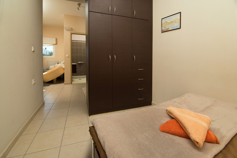 Others 5, Home Suites, Crete