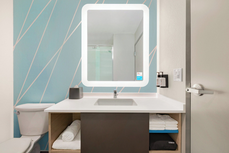 Bathroom 3, avid hotel STAUNTON by IHG, Augusta