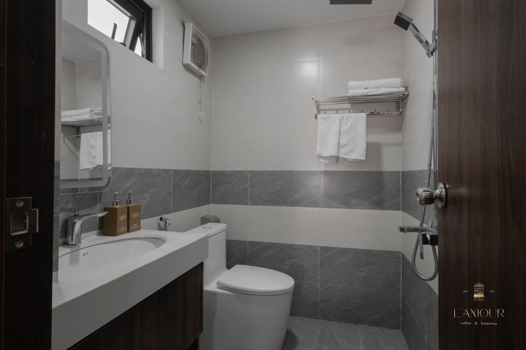 Others 4, L'amour Homestay , Huế