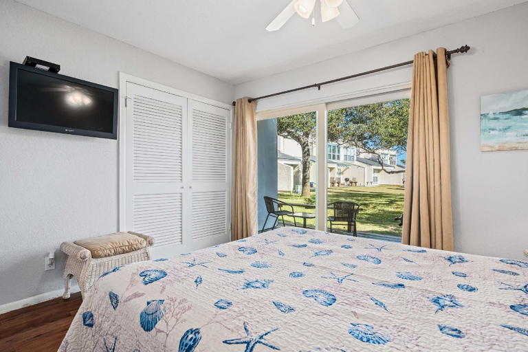 Bedroom 3, The Birds and The Beach, Aransas