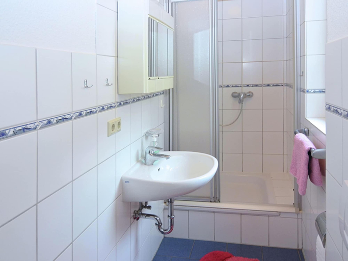 Bathroom, Wohnung mit eigener Terrasse in Huddingen, Waldeck-Frankenberg