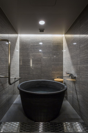 Bathroom 14