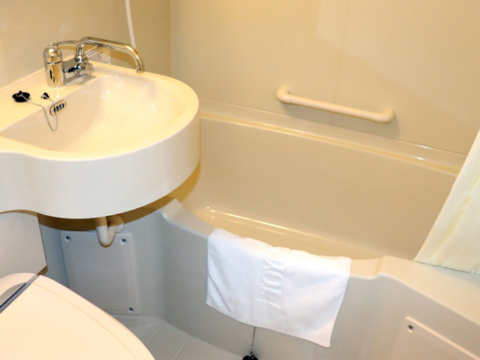 Bathroom 4, Toyoko Inn Osaka Bentencho, Osaka
