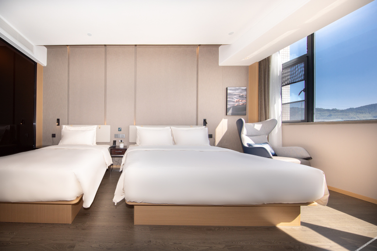 Bedroom 2, Days Inn by Wyndham Zhuhai Golden Bay Ocean Spring Resort, Zhuhai