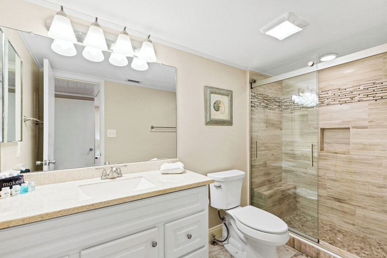 Bathroom 4, 3br, 3BA Beachfront Townhome! Ocean View! Steps to the Beach!, Bay