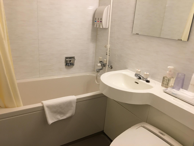 Bathroom 10