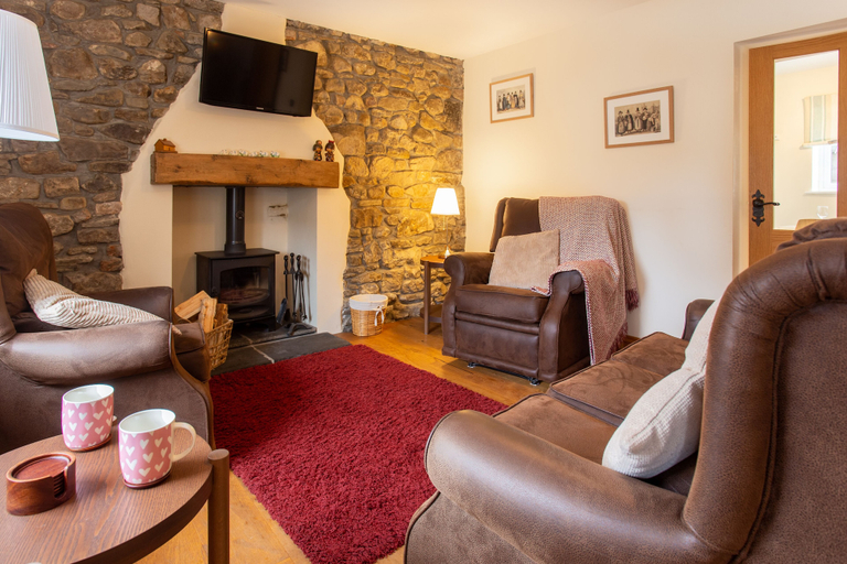 Others 5, Cottage - Sleeps 4 - Garden - Parking, Carmarthenshire