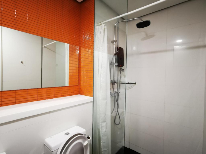 Bathroom 10