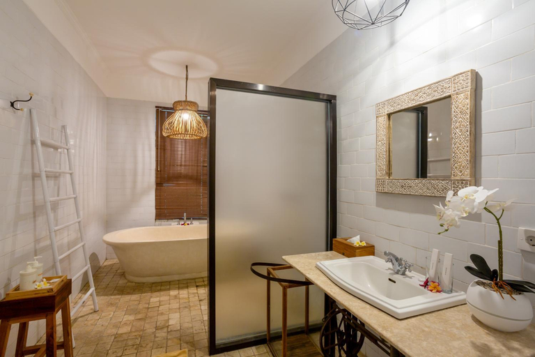 Bathroom 11