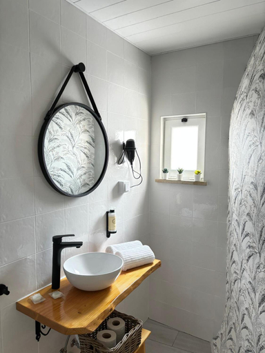 Bathroom 3, Casinhas dos Valados, Peniche