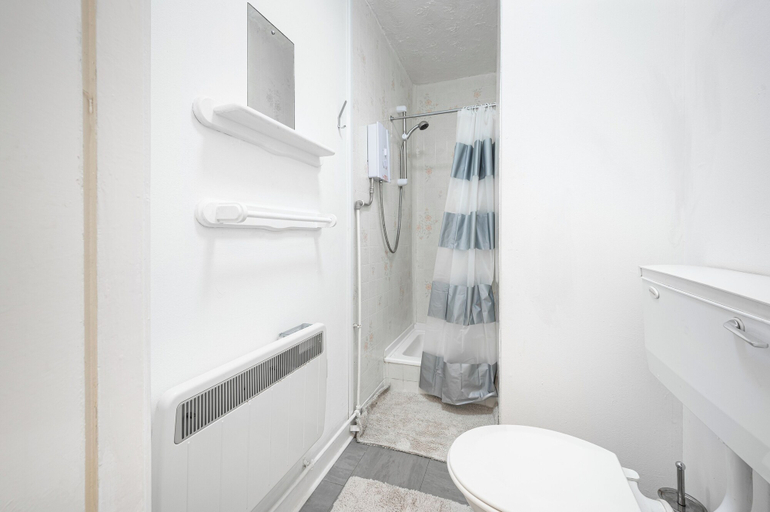 Bathroom, 2 Bed Chalet - Sleeps 4 - River and Mountain Views, Highland