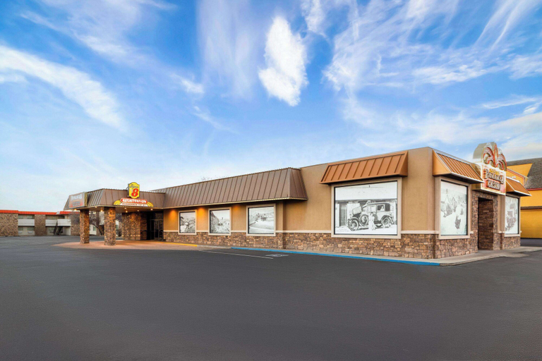 Exterior & Views 2, Super 8 by Wyndham Fallon, Churchill