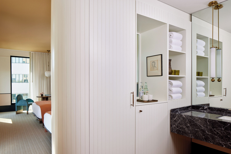 Bathroom 3, Hotel Henrietta, Orleans
