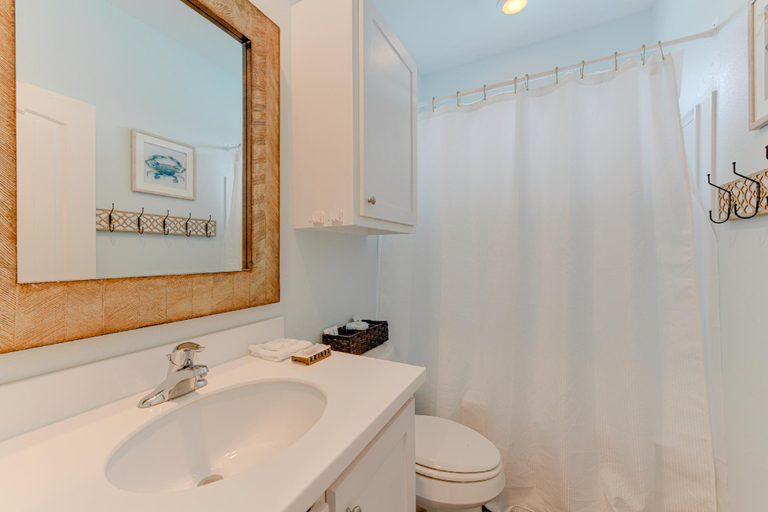 Bathroom 3, Second Wind, Nueces