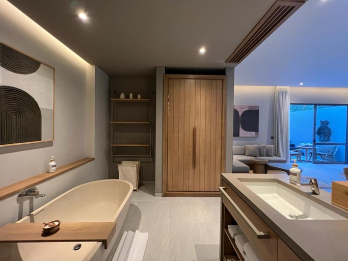 Bathroom 8