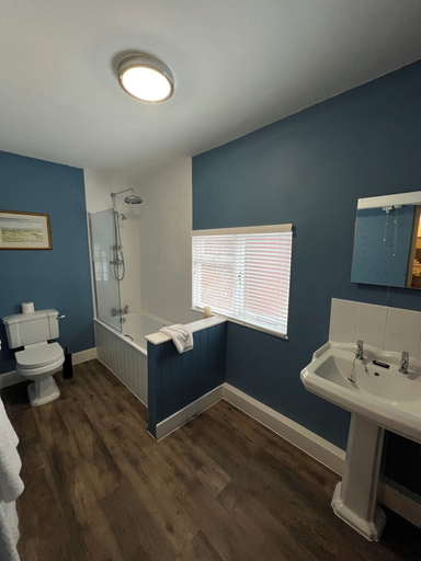 Bathroom 5, Norfolk Arms Hotel, West Sussex