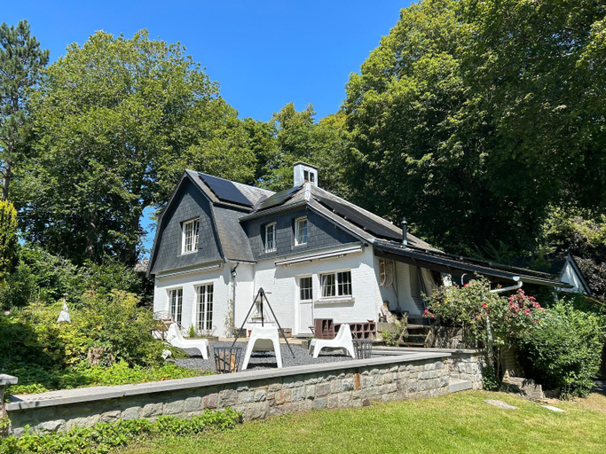 Exterior 12