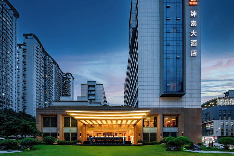 Exterior & Views
