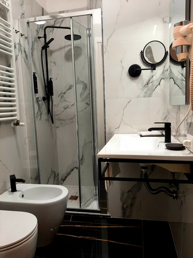 Bathroom 3, Emma hotel fiera, Bologna