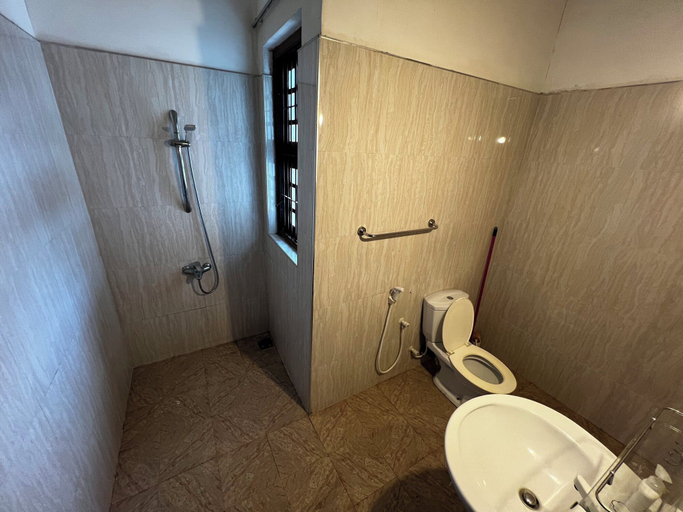 Bathroom 3, Villa Hirunika, Katana