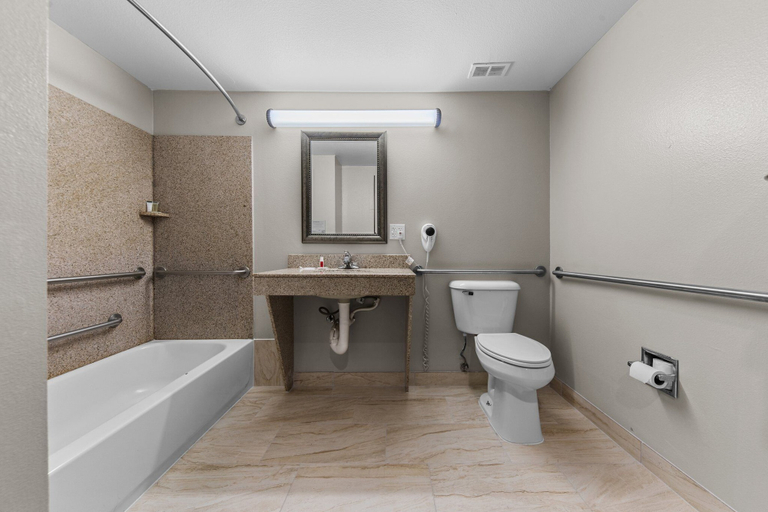 Bathroom 4, Days Inn by Wyndham Salado, Bell