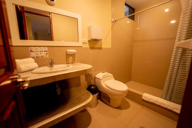 Bathroom 4, Hotel Fundo San Rafael, Nazca