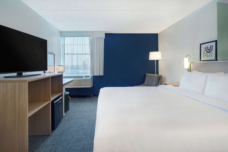 Bedroom 4, Spark by Hilton Rochester University Area, Monroe