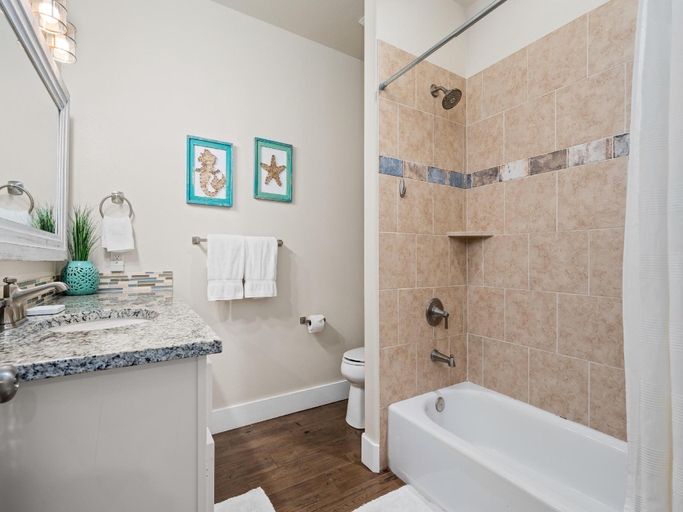 Bathroom 4, Port Royal Dream, Aransas