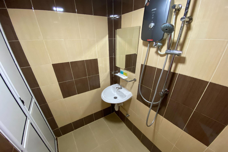 Bathroom 13