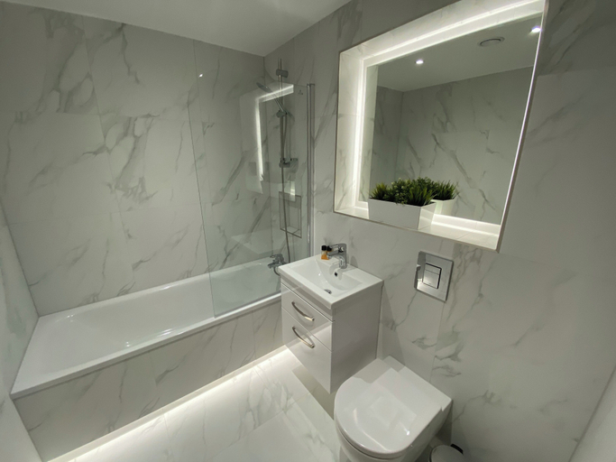 Bathroom, Roomspace Apartments - Harvest Lane, Surrey