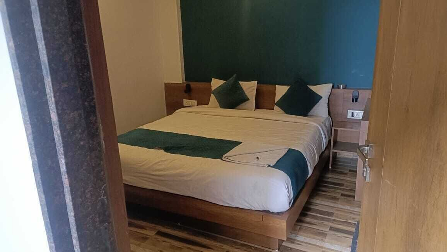 Bedroom 3, Loto Hotel, Indore