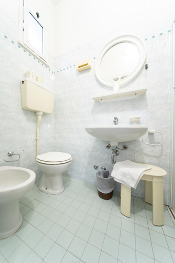 Bathroom 3, Hotel Cortina, Rimini