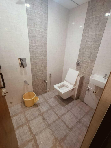 Bathroom 3, Hotel Ayodhya Bhwan, Devbhumi Dwarka