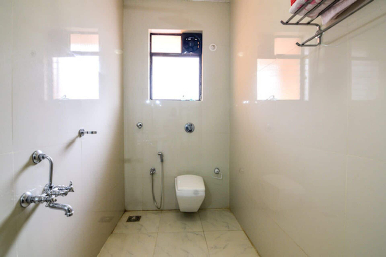 Bathroom 3, Villa - Sleeps 8 - Garden - Parking - Patio, South Goa