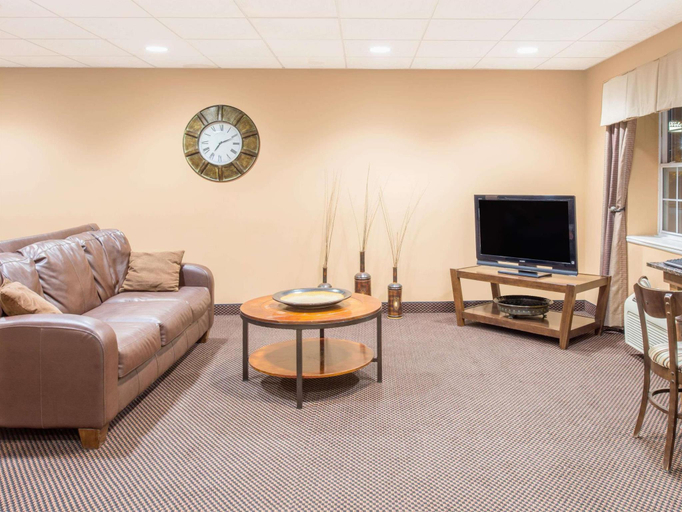 Public Area 3, Microtel Inn & Suites by Wyndham Quincy Downtown/River Area, Adams