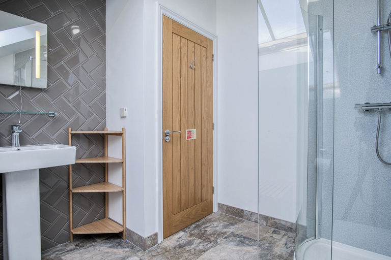Bathroom 3, The Chaffhouse - 4 Bedroom - Llangennith, Swansea