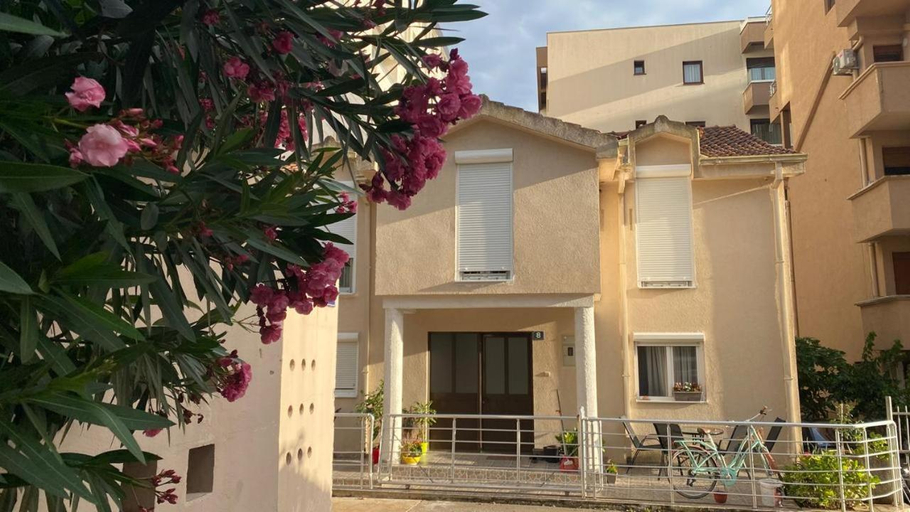 Others 4, Sekulovic Apartments