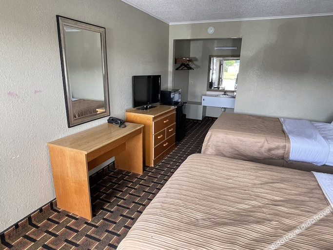 Bedroom 2, I-26 Inn, Washington