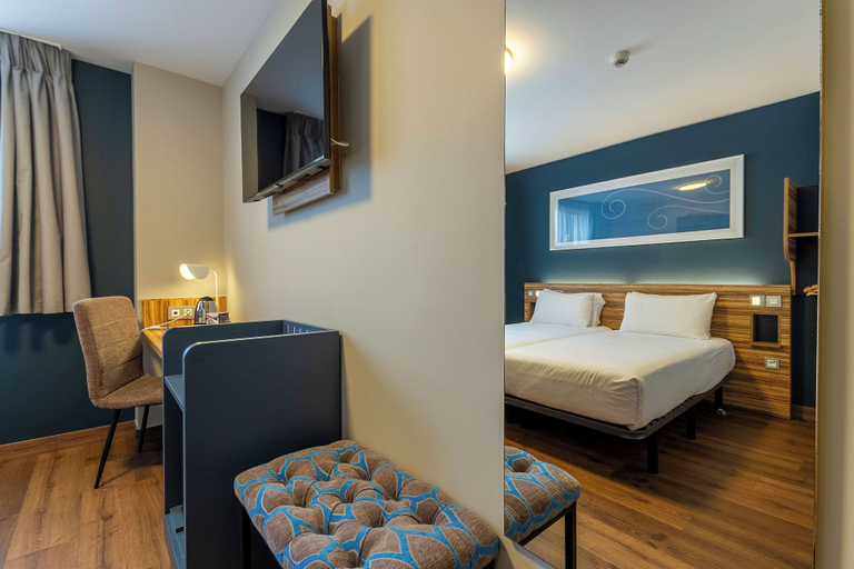 Bedroom 5, Travelodge Barcelona Poblenou, Barcelona