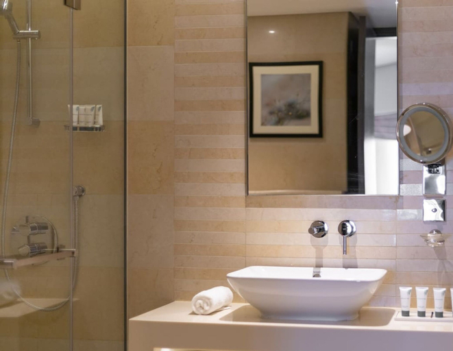 Room 5, Elegant 1BR Near Wafi Mall Central Dubai Stay, Dubai