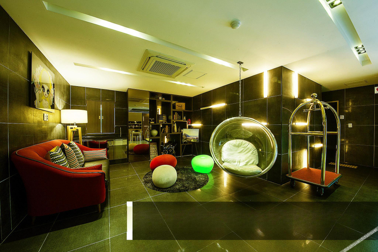 Others 2, Bago Hotel, Gandong