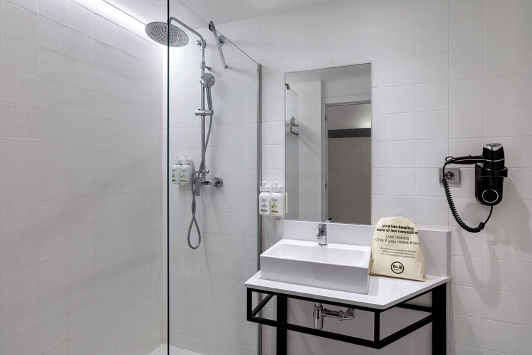 Bathroom 5, B&B Hotel Granada, Granada